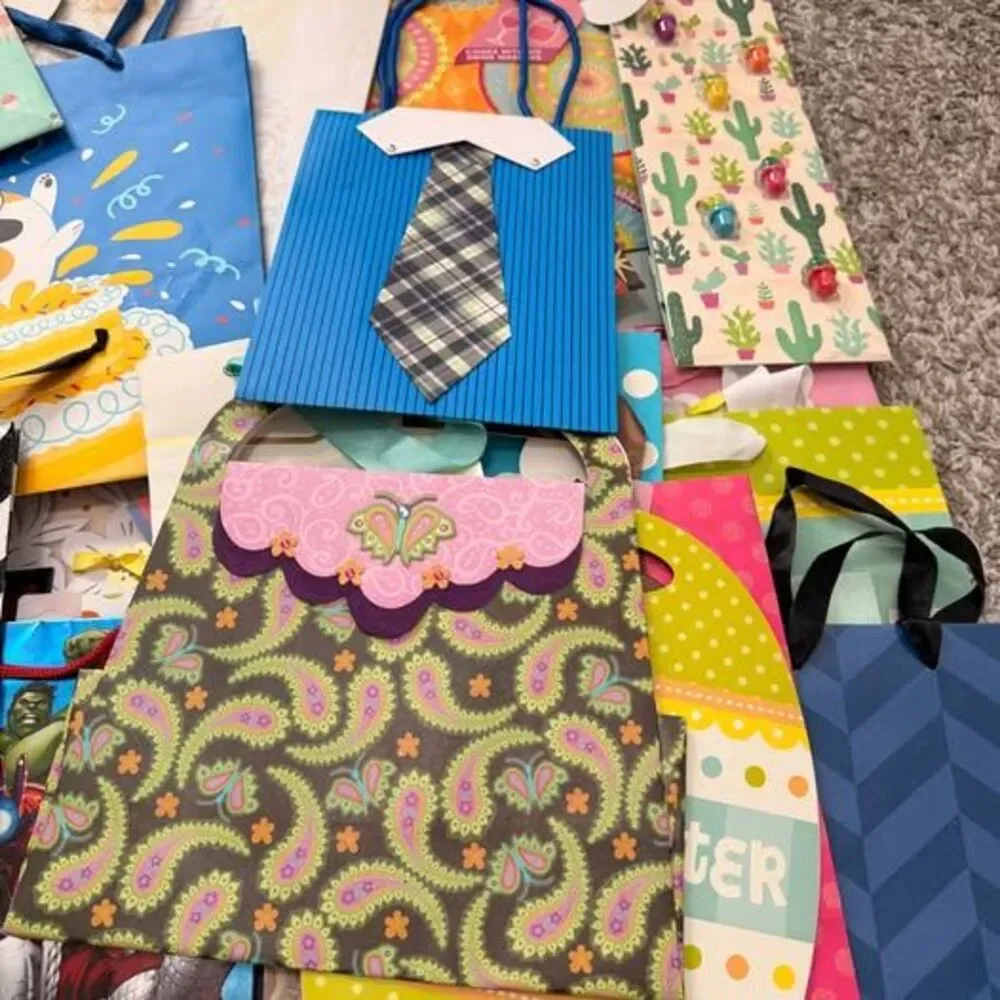 Big Lot Assorted Gift Bags Many Designs